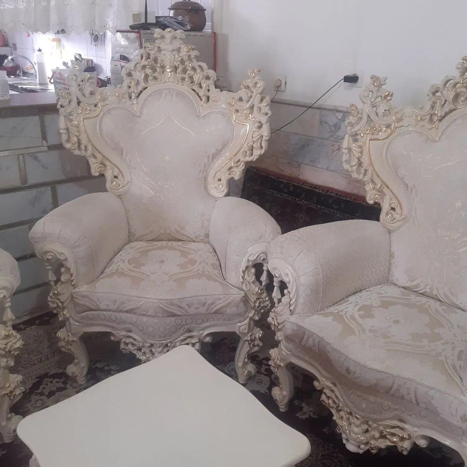 مبل سلطنتی ۹نفره فاخر وشکیل فوم سرد وچوب گردو|مبلمان خانگی و میز عسلی|قم, سید معصوم|دیوار