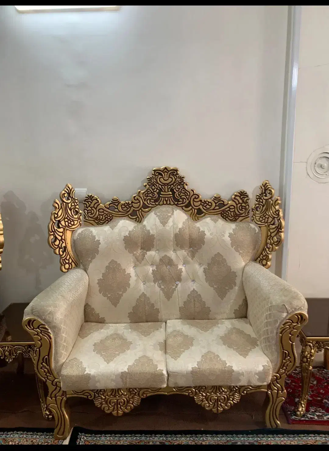 مبل سلطنتی و کلاسیک|مبلمان خانگی و میز عسلی|کرج, ساسانی (قلمستان)|دیوار