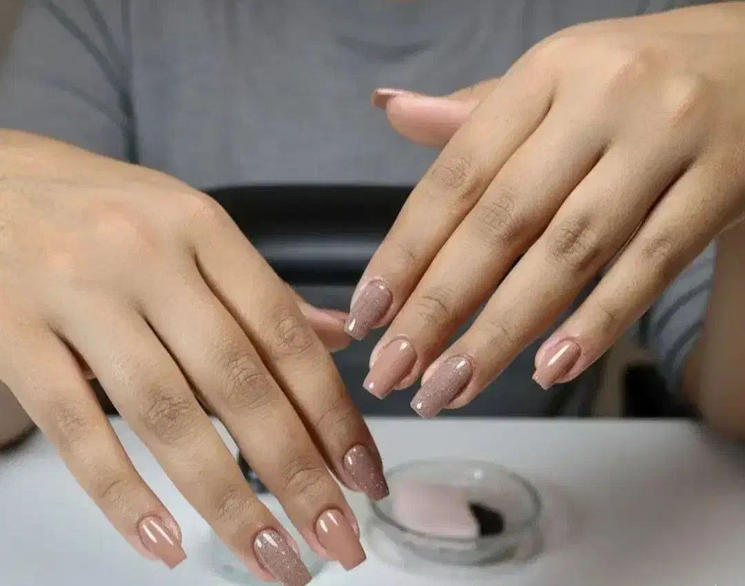 کاشت ناخن|خدمات آرایشگری و زیبایی|مشهد, دوست آباد|دیوار