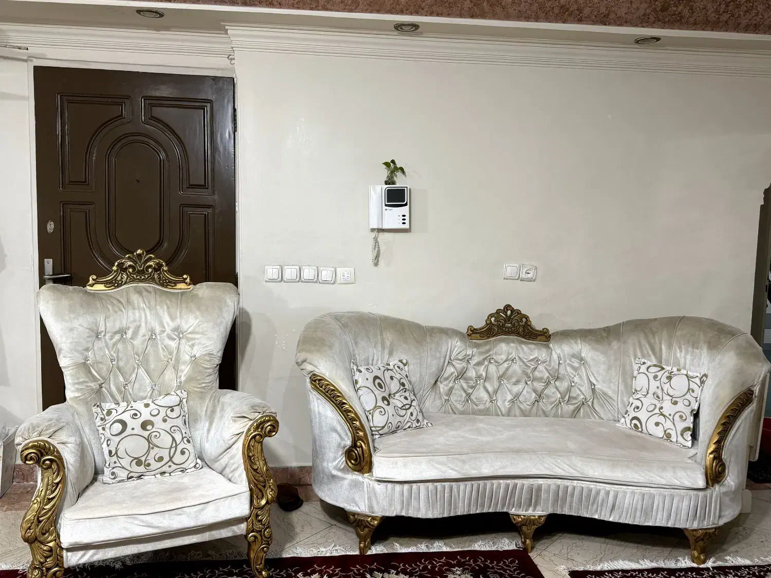 مبل ۸ نفره (اسفنج کف مبل قبل عید عوض شده)|مبلمان خانگی و میز عسلی|تهران, قیام|دیوار