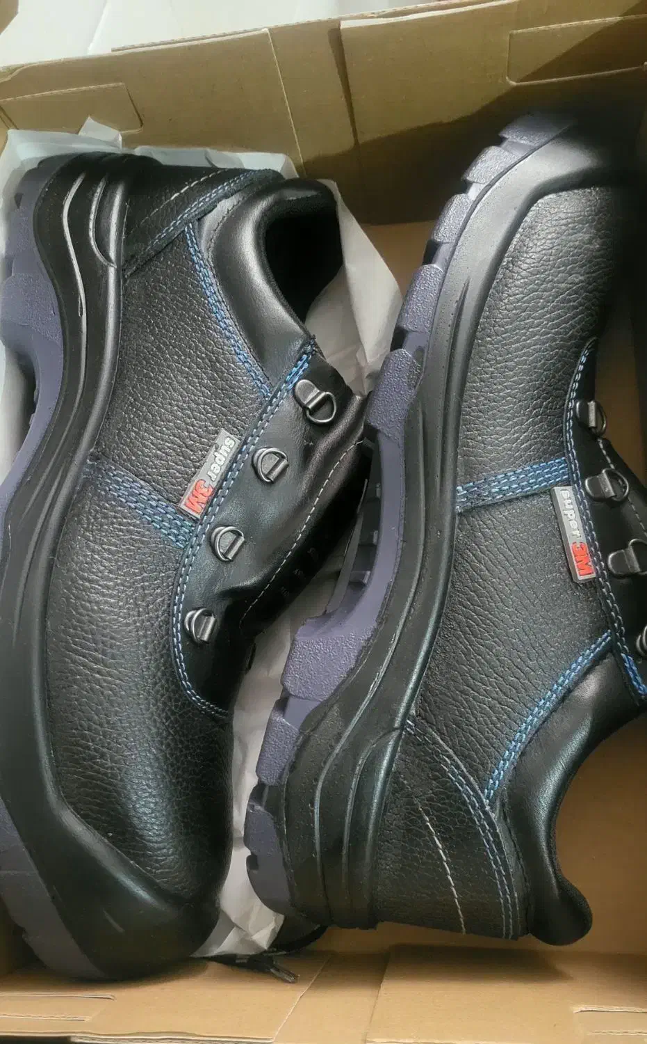 کفش کار|کیف، کفش، کمربند|ساوه, |دیوار