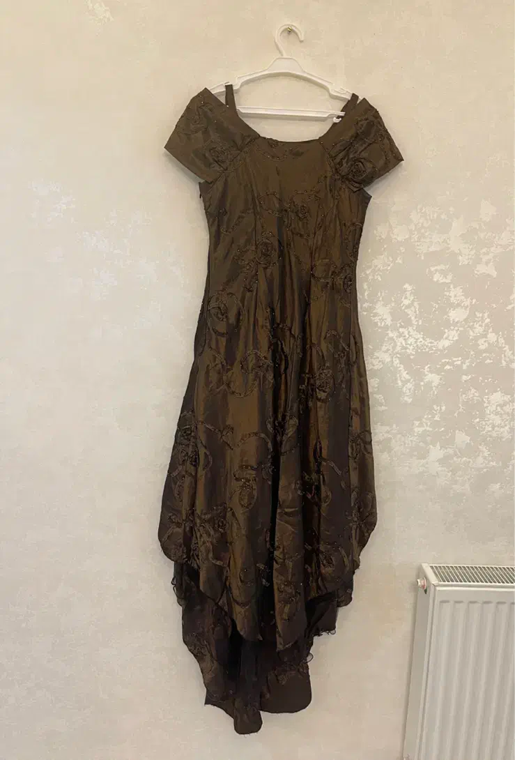 لباس مجلسی|لباس|رشت, فلسطین|دیوار