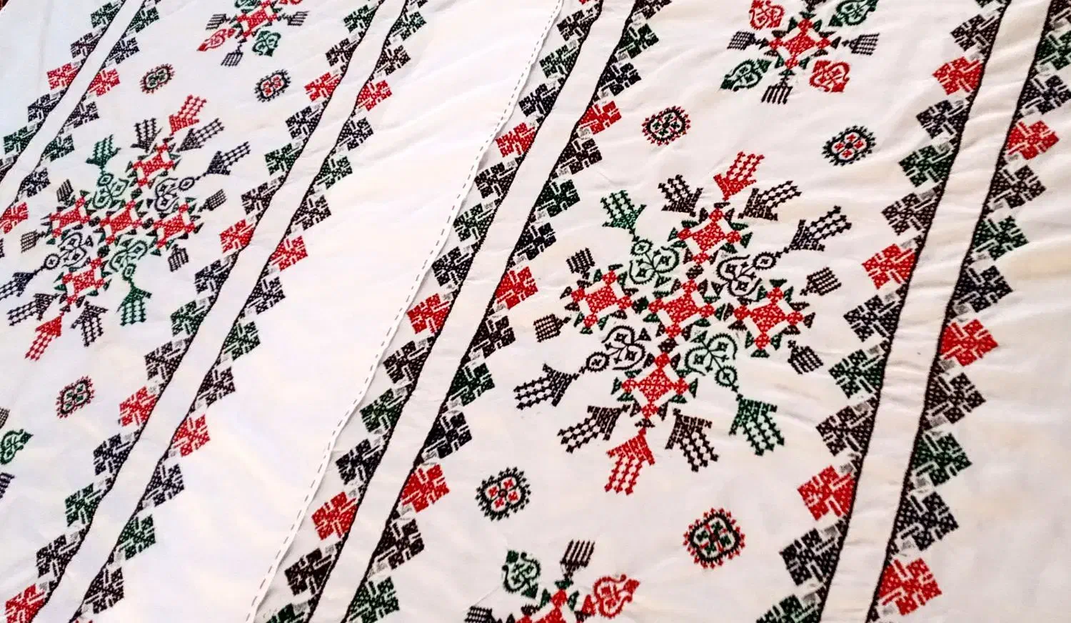 بالش بلوچی|رختخواب، بالش، پتو|بیرجند, |دیوار