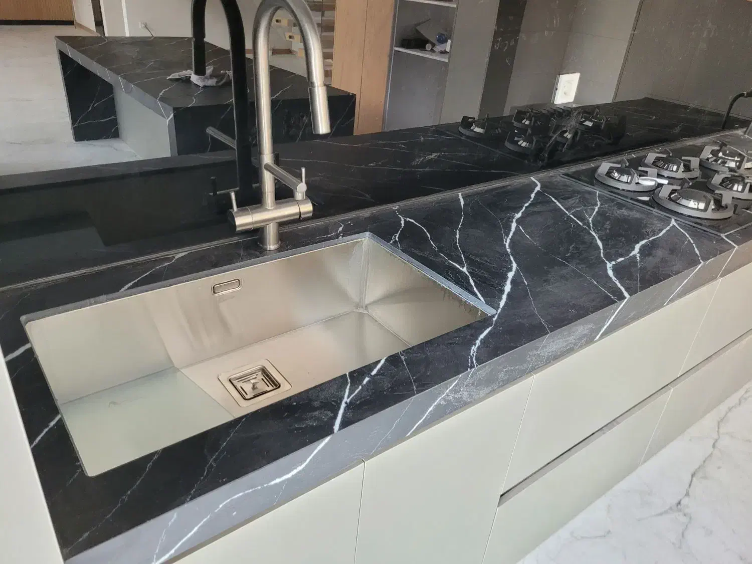 اجرای تخصصی سنگ مصنوعی کورین کوارتز مارمونایت spl|خدمات پیشه و مهارت|اصفهان, فجر|دیوار