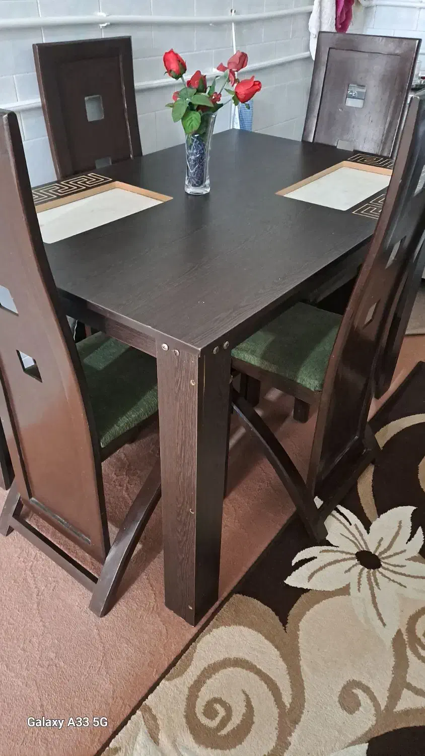 تعدادوسایل خونه|میز و صندلی غذاخوری|میانه, |دیوار