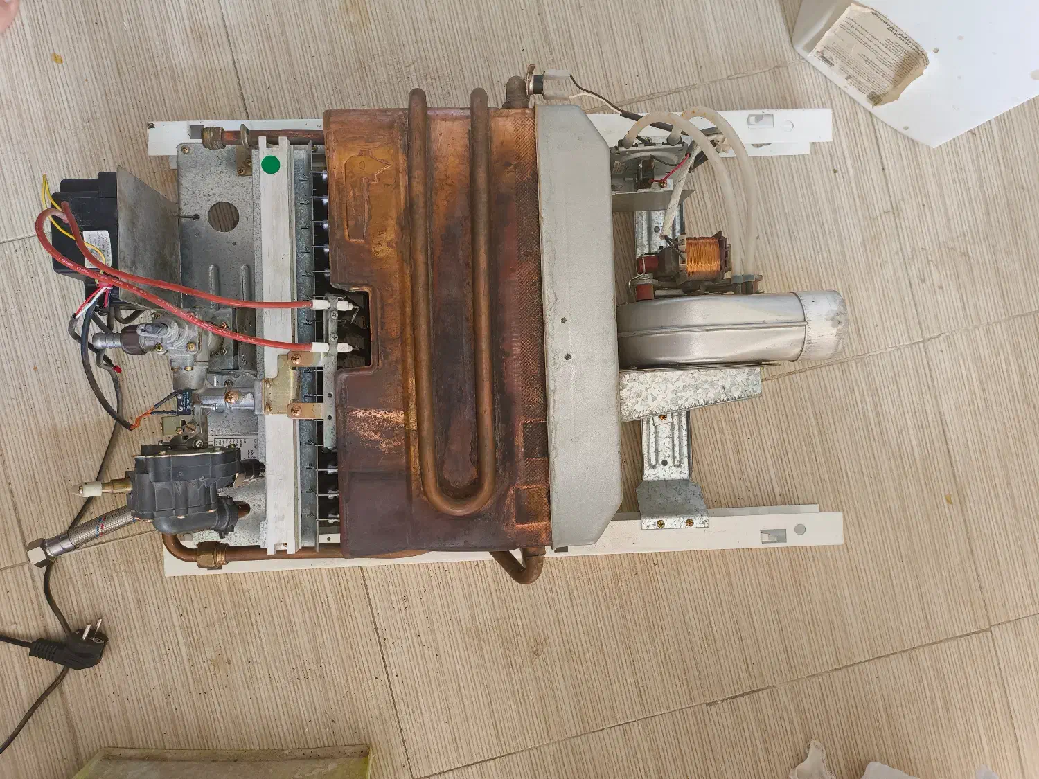 آبگرمکن دیواری بوتان فن دار مدل b3318if|آبگرمکن، پکیج، شوفاژ|هشتگرد, فاز ۱ مهستان|دیوار