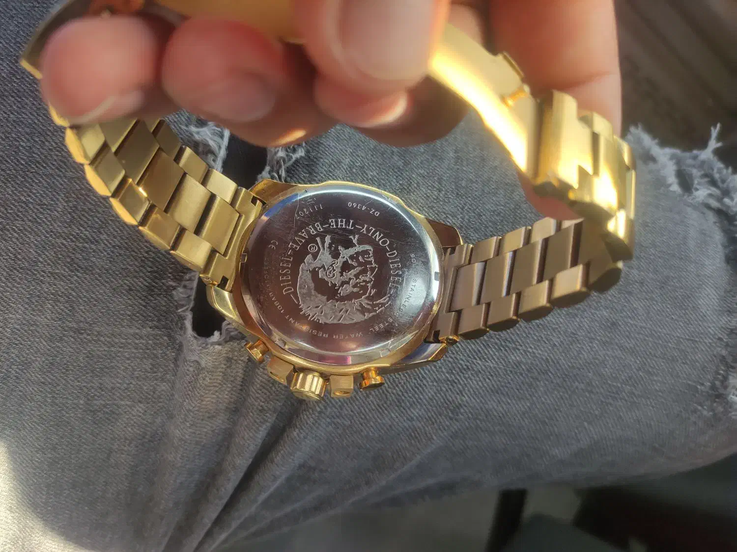 ساعت دیزل شاخ دار|ساعت|پرند, فاز ۴|دیوار