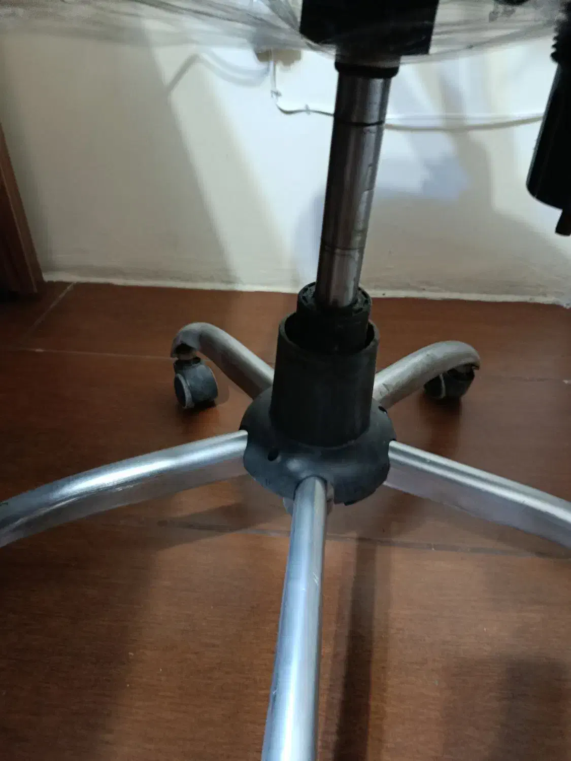 صندلی مدیریتی چرخدار،، صندلی مبلی و..|صندلی و نیمکت|شیراز, سینما سعدی|دیوار