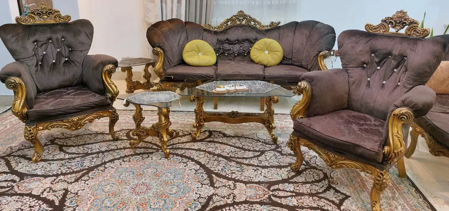 مبل سلطنتی ۷ نفره با میز مبلی و دو میز عسلی|مبلمان خانگی و میز عسلی|رشت, صفاری|دیوار