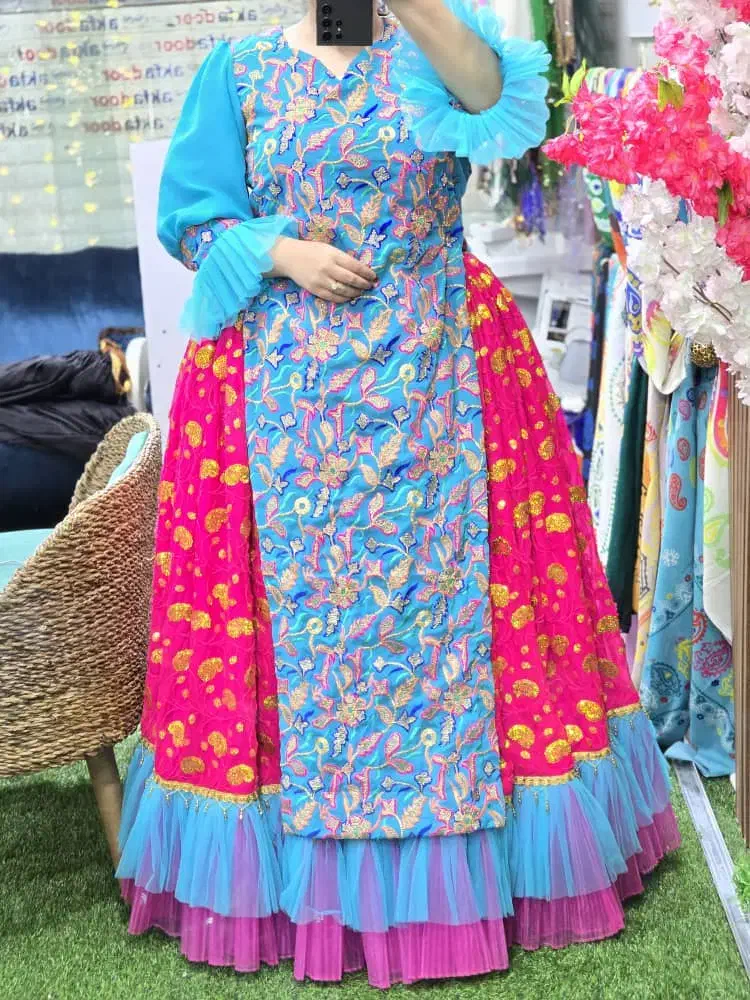 تعدادی لباس|لباس|دوگنبدان, |دیوار