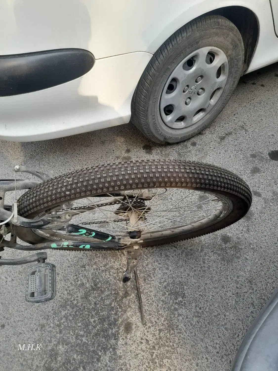 دوچرخه|دوچرخه، اسکیت، اسکوتر|قدس, شهر‌قدس|دیوار