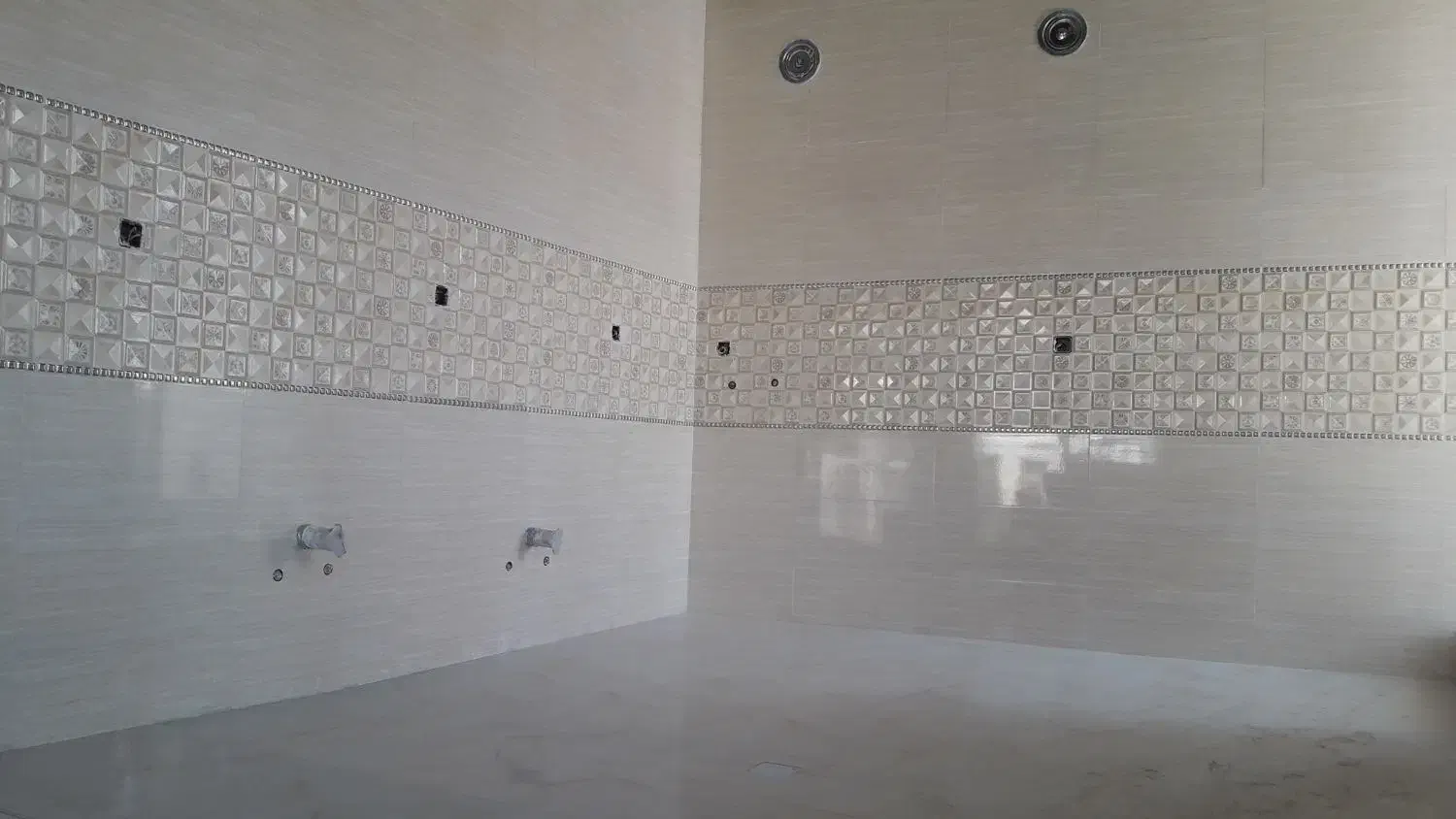 کاشیکاری و سرامیک کاری کفوبدنه چسبی|خدمات پیشه و مهارت|صدرا-فارس, فاز ۱|دیوار