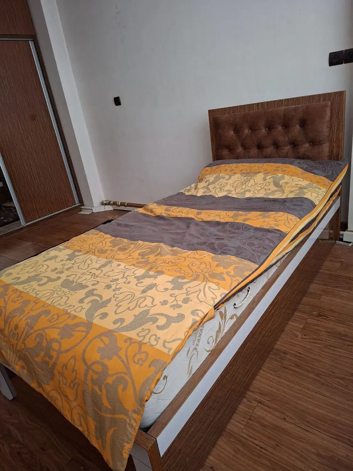 تخت با خوش خواب|تخت و سرویس خواب|گنبد کاووس, |دیوار