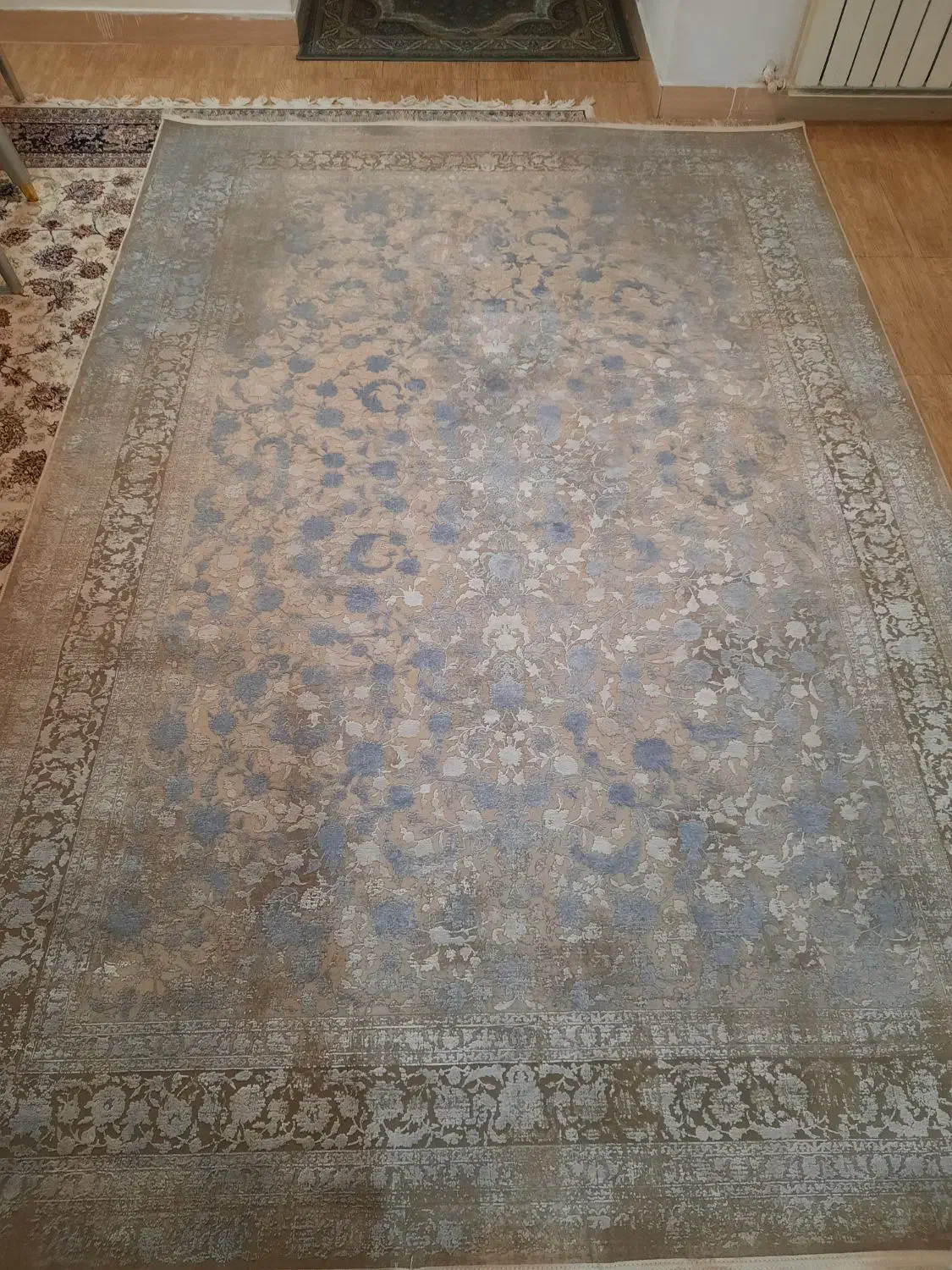 فرش هدیه هست کاملا نو به دلیل ست نبودن بفروش میرود|فرش|بابل, |دیوار