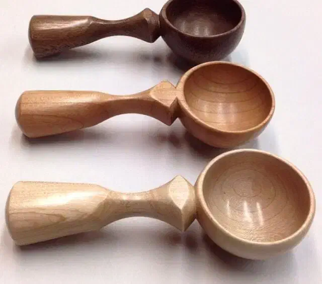 تولید ظروف چوبی خراطی پایه نرده ۴۰ سال تجربهٔ|صنایع دستی و سایر لوازم تزئینی|کازرون, |دیوار