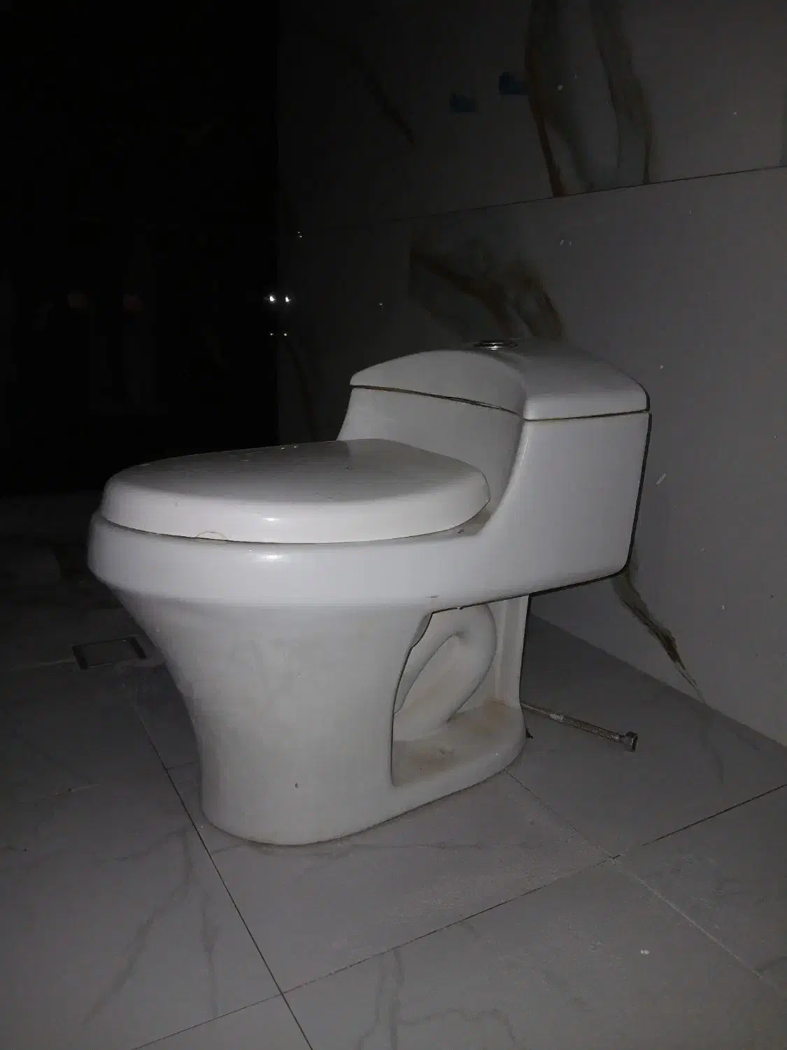 یک عدد توالت فرنگی تمیز|لوازم سرویس بهداشتی|کرمان, |دیوار