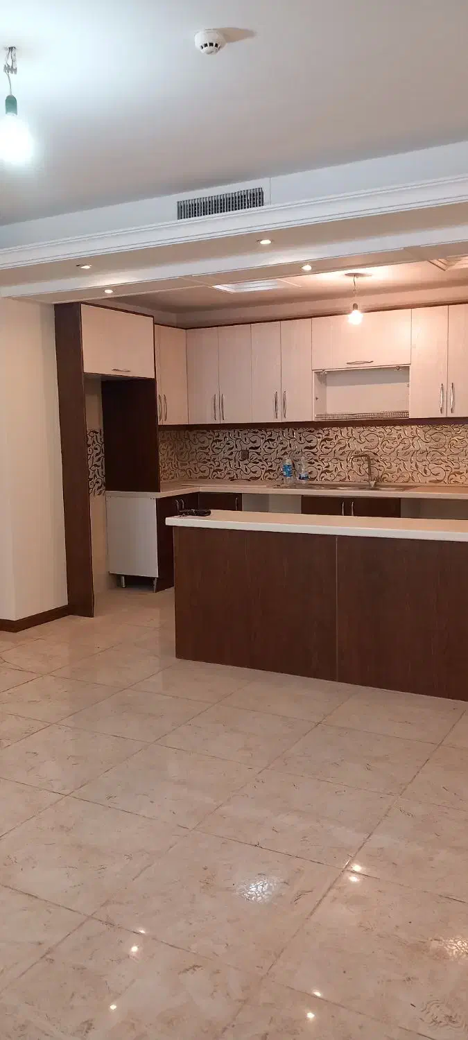 120متر سه خواب فول امکانات (( خوش نقشه ))