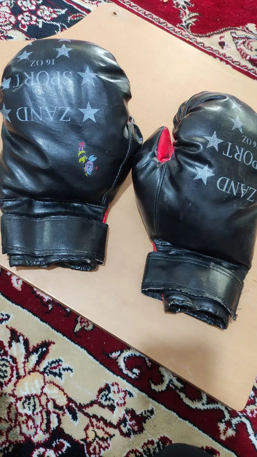 حلقه تناسب اندام ودستکش بوکس|تجهیزات ورزشی|فسا, |دیوار