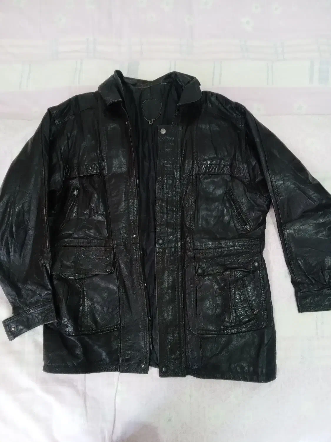 کاپشن چرم|لباس|شیروان (خراسان), |دیوار