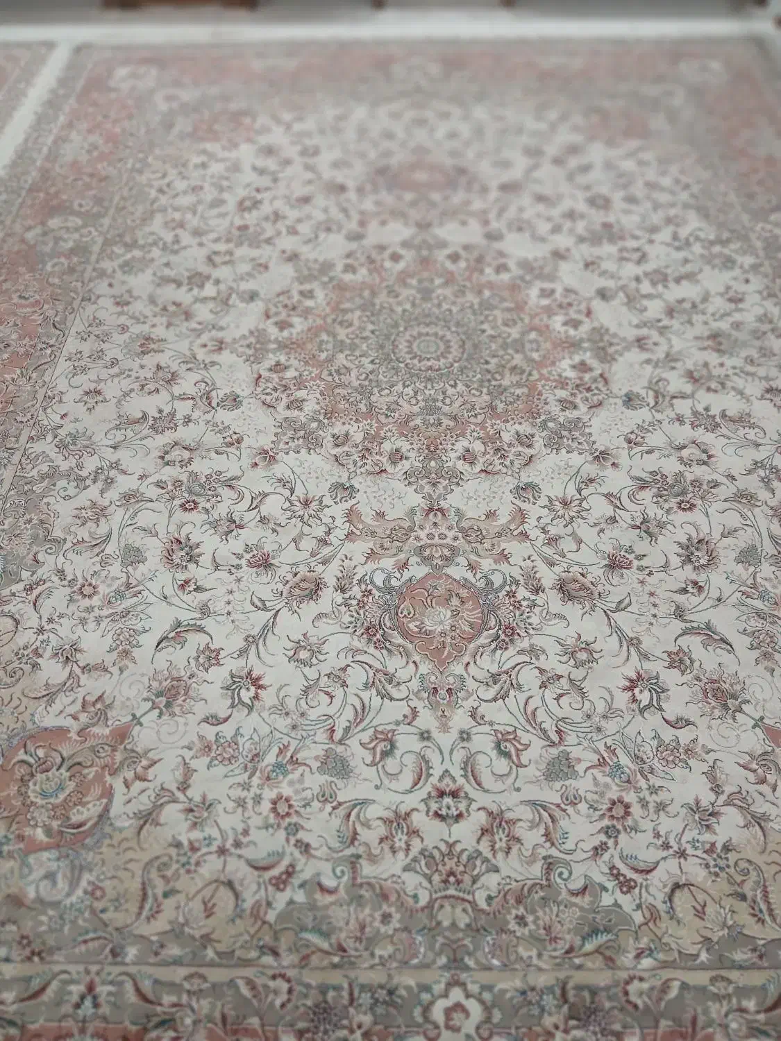 دوعدد فرش ۳/۴|فرش|سبزوار, قصبه غربی|دیوار