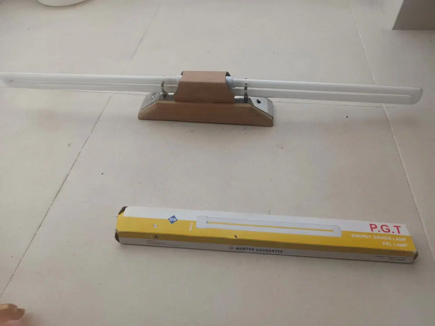 پایه لامپ دیواری با سه عدد لامپ|لامپ و چراغ|ایلام, |دیوار