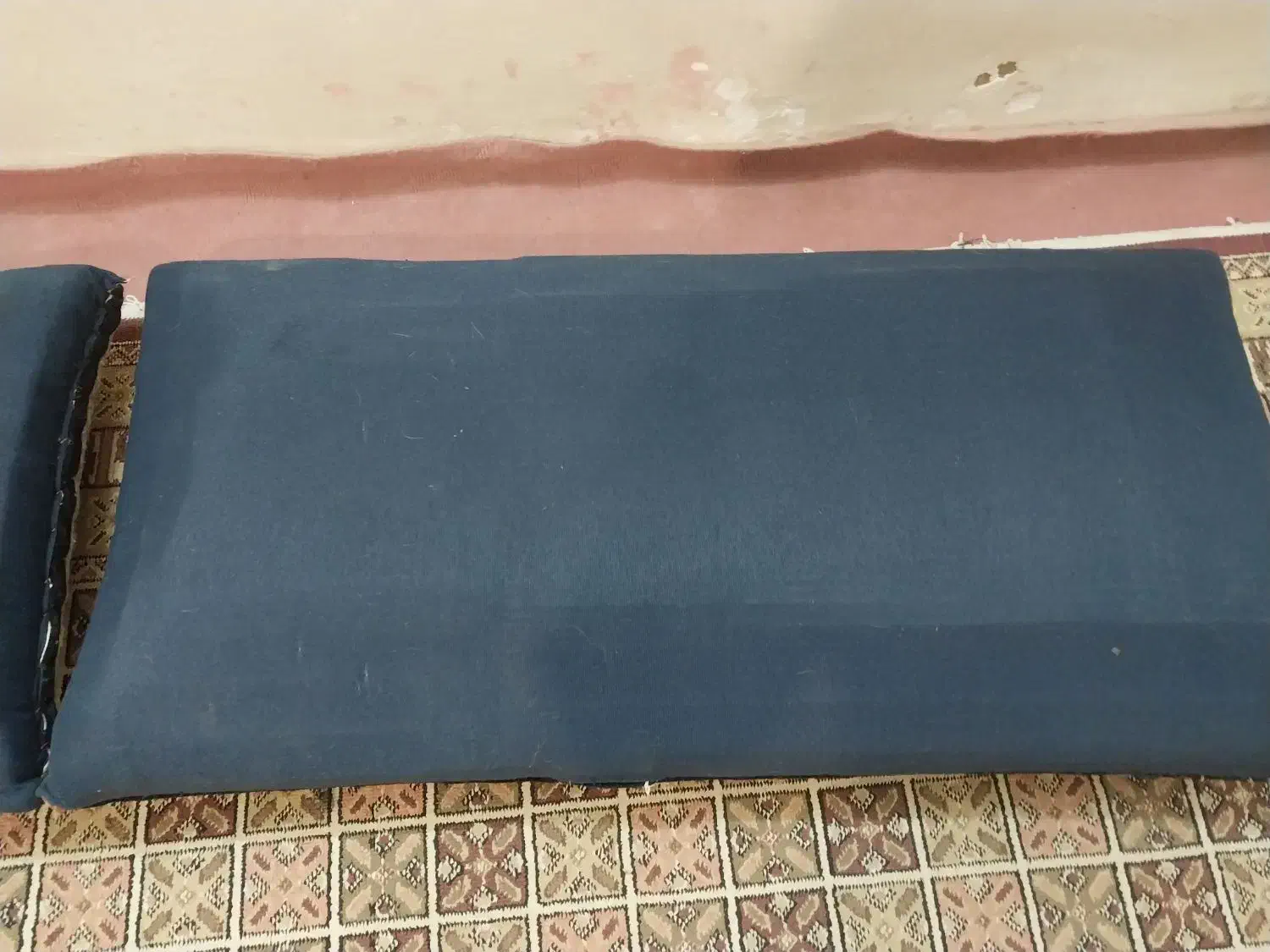 پشتی|پشتی|مشهد, موعود|دیوار