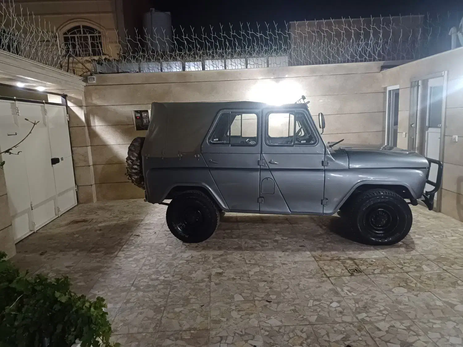 جیپ اوواز روسی|خودرو کلاسیک|شاهینشهر, شهرک صنعتی|دیوار