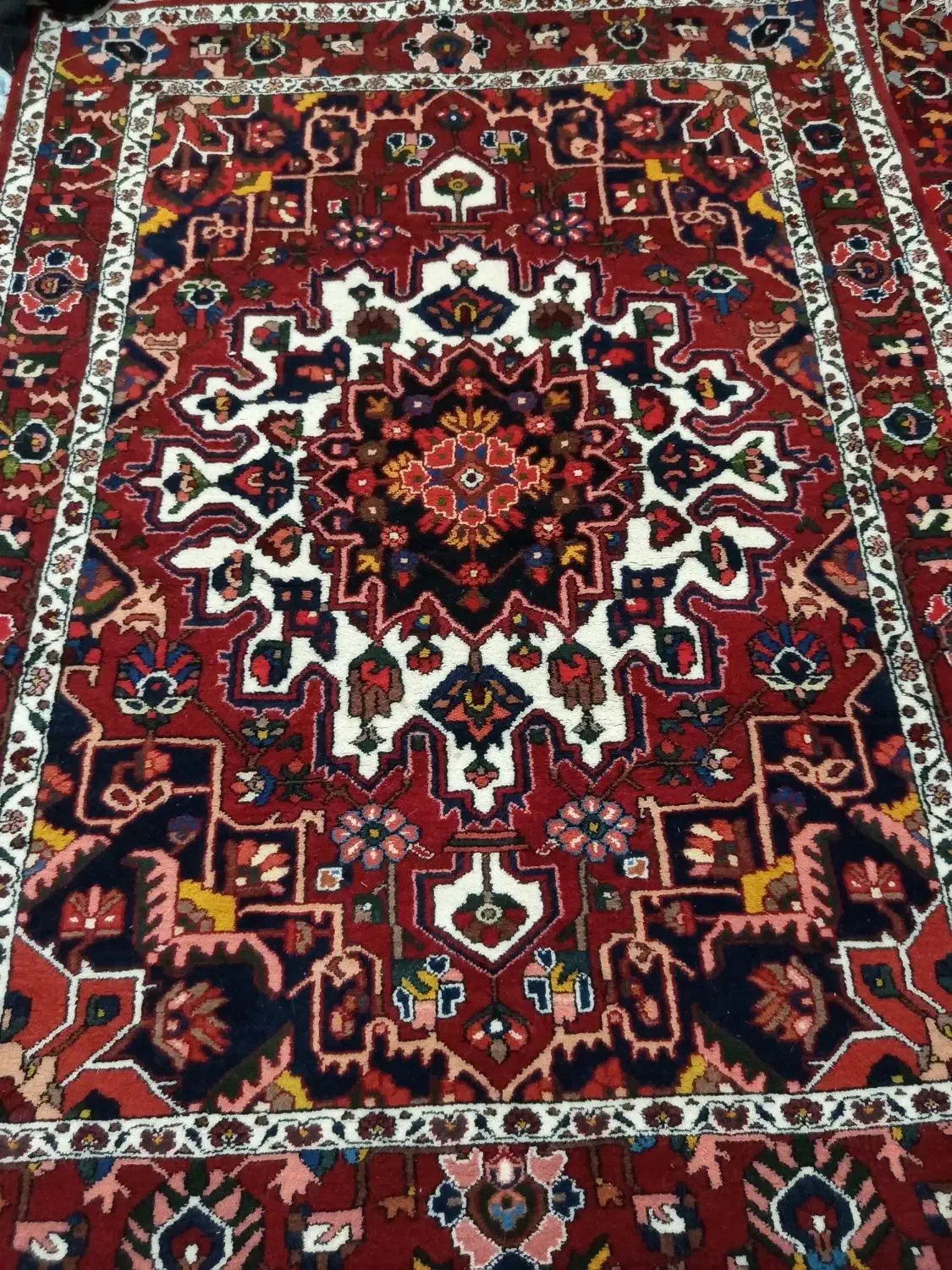 فرش پشم رنگرری گیاهی|فرش|فارسان, |دیوار