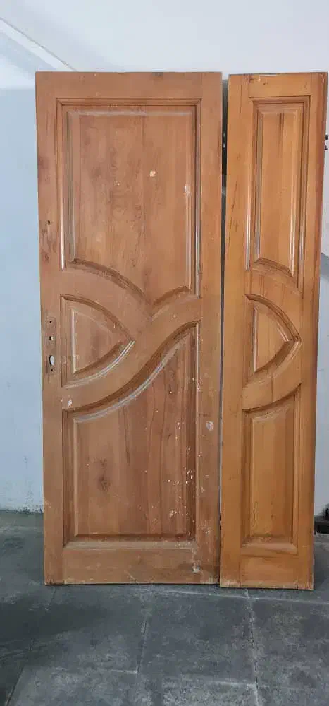 فروش روشویی و کمی ضایعات آهن و درب دو لنگه چوبی|مصالح و تجهیزات ساختمان|تهران, شهرک محلاتی|دیوار