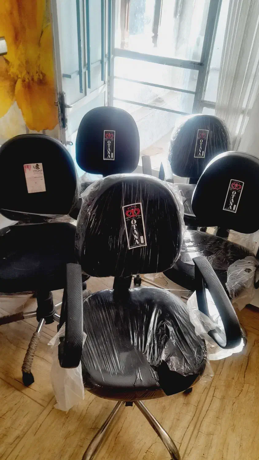 ۴عدد صندلی گردان|صندلی و نیمکت|نیشابور, کلاغان|دیوار