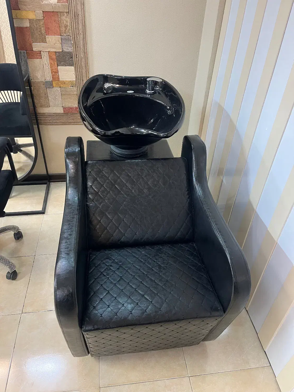 فروش وسایل|آرایشگاه و سالن‌های زیبایی|رشت, گلباغ نماز|دیوار