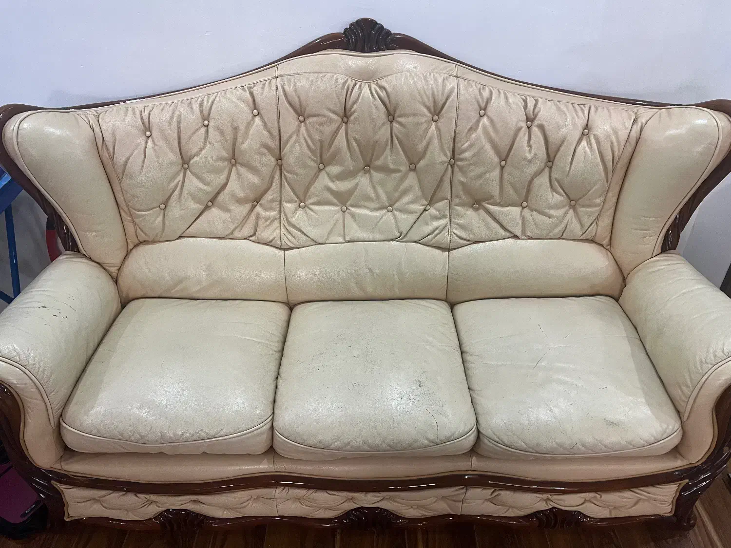 مبل هفت نفره|مبلمان خانگی و میز عسلی|لاهیجان, شیشه گران|دیوار