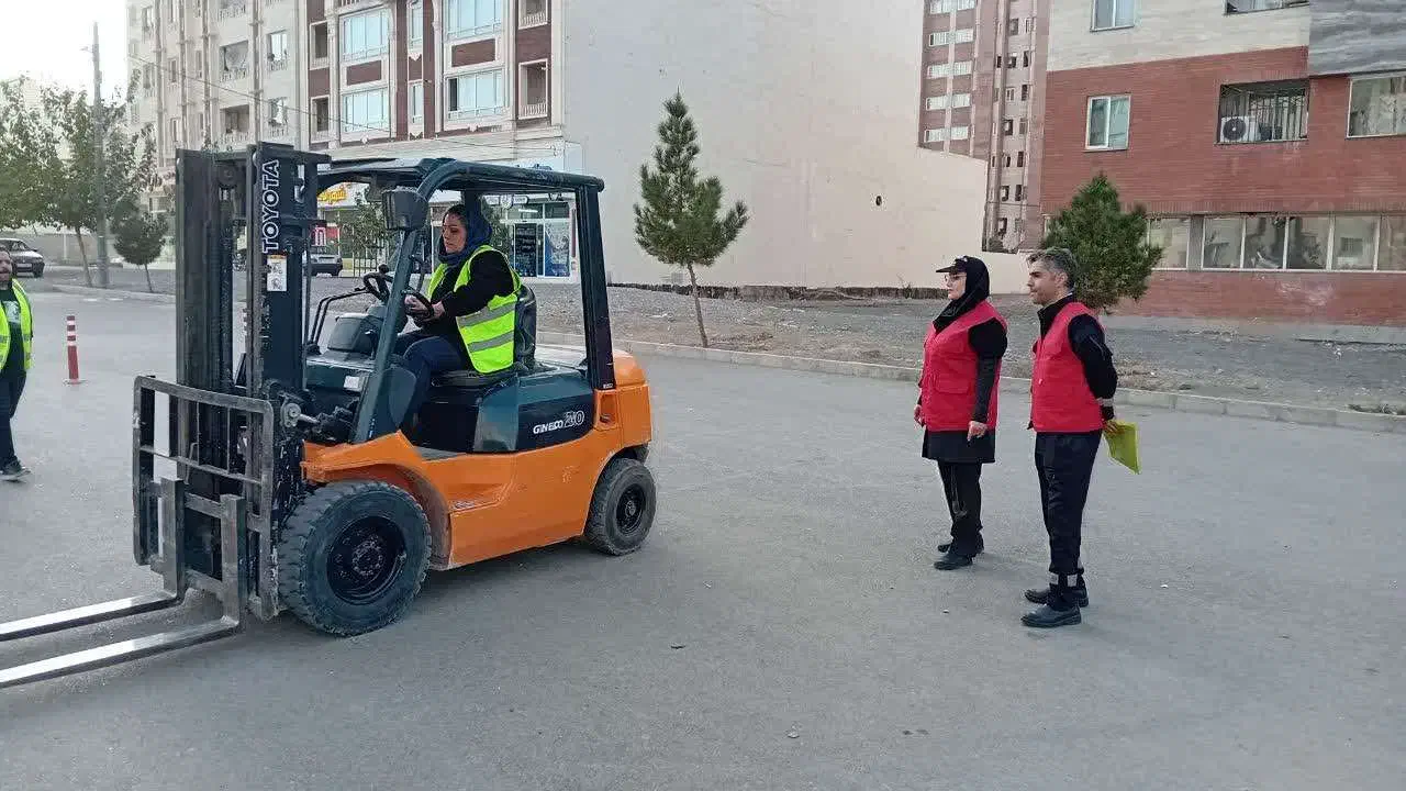 آموزش آتشنشانی لیفتراک HSE 5s رانندگی تدافعی|خدمات آموزشی|مشهد, فرهنگیان (شهرک غرب)|دیوار