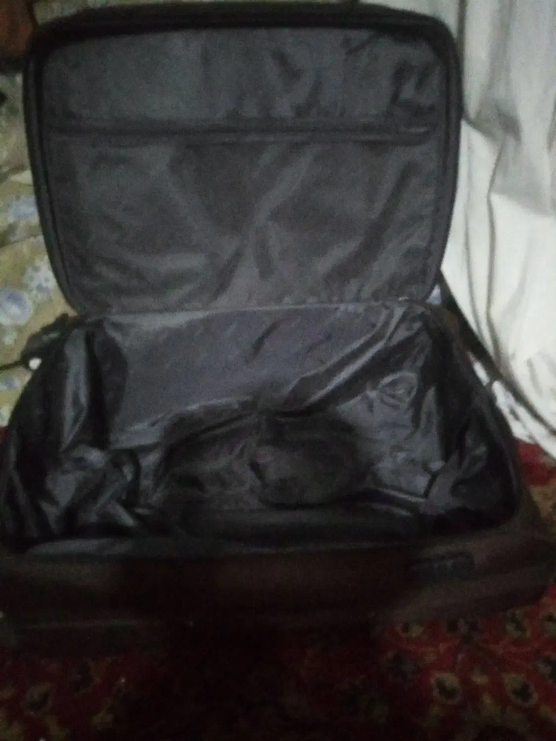 چمدان برزنت چرخ دارکره ای نو که دسته درداخل|کیف، کفش، کمربند|سمنان, |دیوار