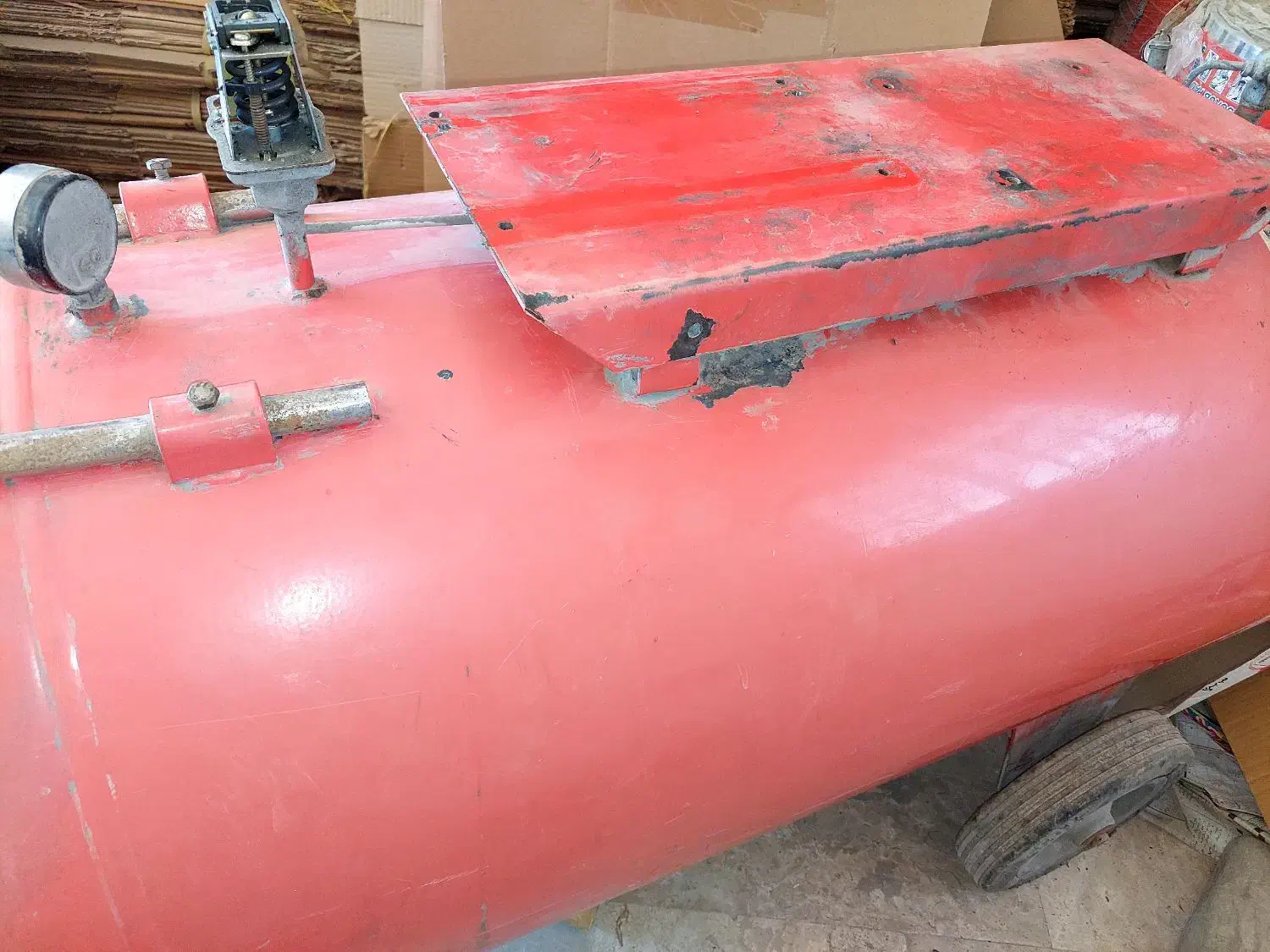 مخزن خالی پمپ باد|ابزارآلات|میناب, |دیوار