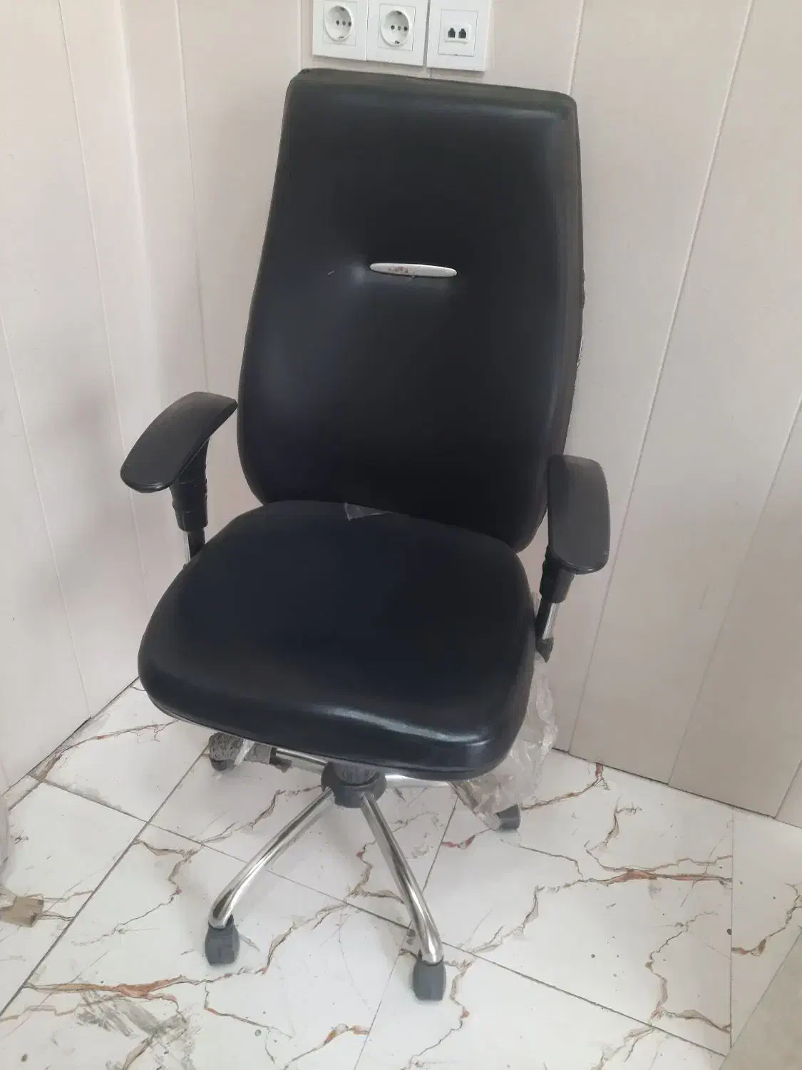 صندلی مدیریت چرم|صندلی و نیمکت|دزفول, |دیوار