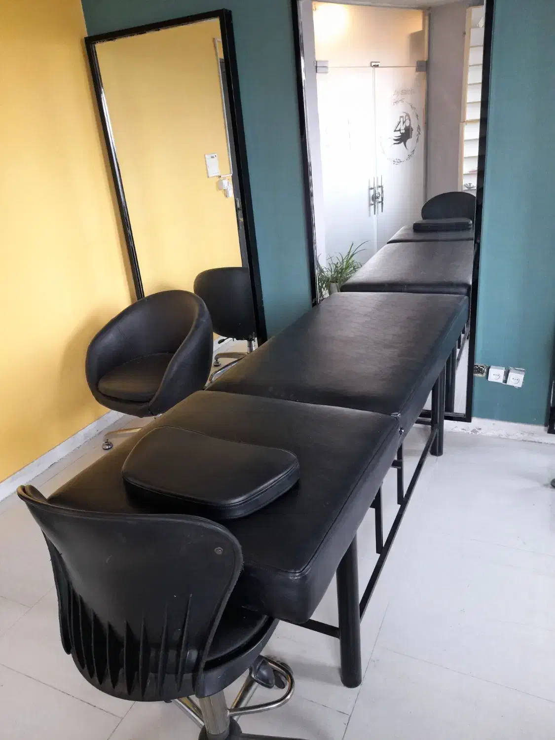 اجاره میز ناخن تخت مژه میکاپ شینیون بافت|اجارهٔ دفتر کار، اتاق اداری، مطب|کرج, باغ سیب|دیوار