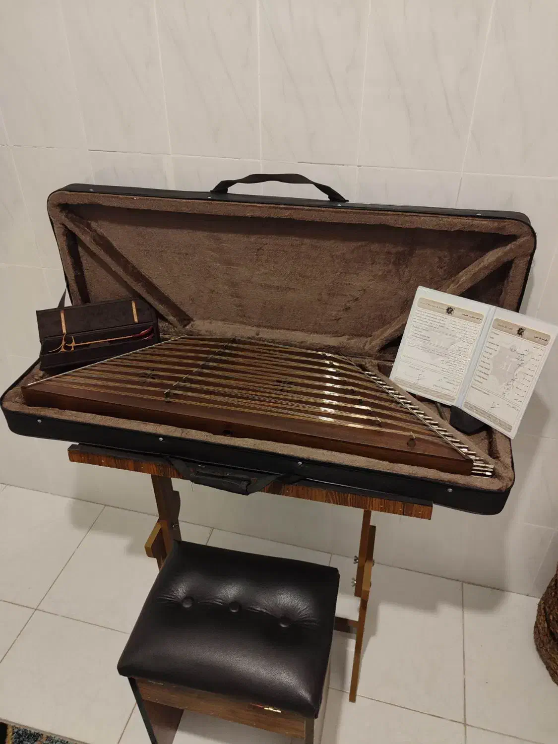 سنتور صادقی آذر|سازهای سنتی|آستانه اشرفیه, |دیوار