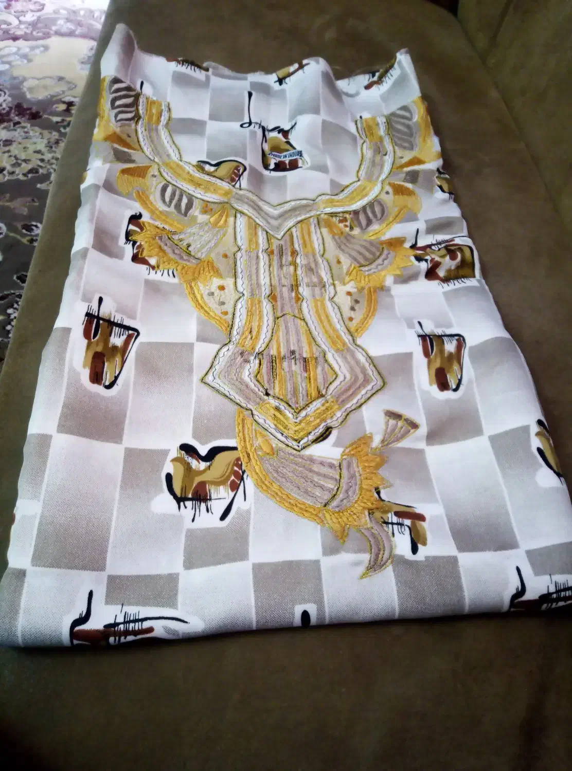 لباس گرم|بدلیجات|شیراز, کوشک میدان|دیوار