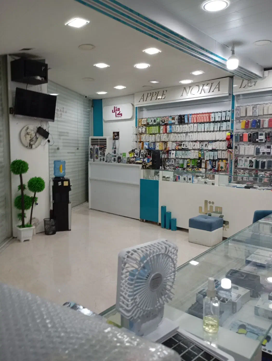 اجاره مغازه و فروش کل لوازم جانبی موبایل|اجارهٔ مغازه و غرفه|پارسیان, |دیوار