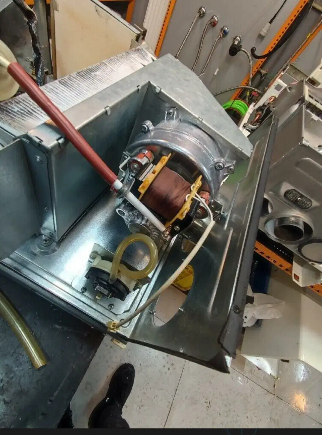 سرویسکار وتعمیر کار پکیج (تخصصی)|خدمات پیشه و مهارت|تهران, استاد معین|دیوار