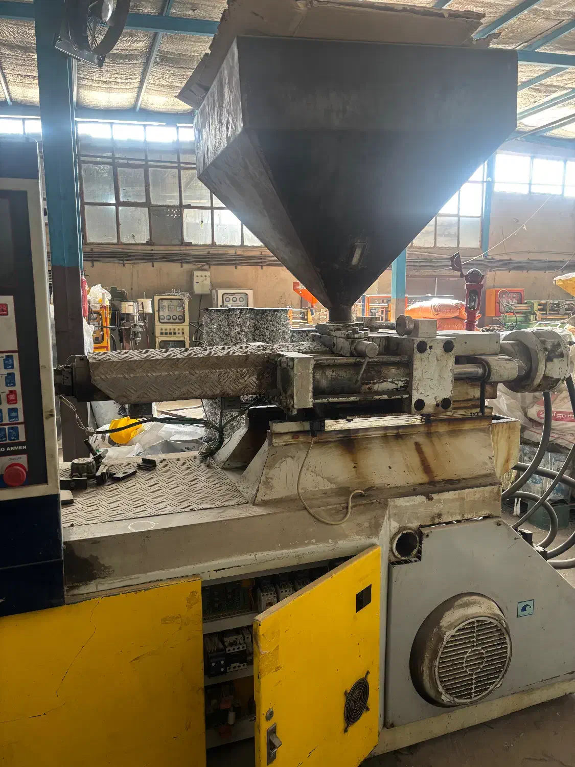 دستگاه تزریق پلاستیک ظهراب ۳۵۰ گرم تا ۴۰۰ گرم|ماشینآلات صنعتی|قرچک, زیبا شهر|دیوار