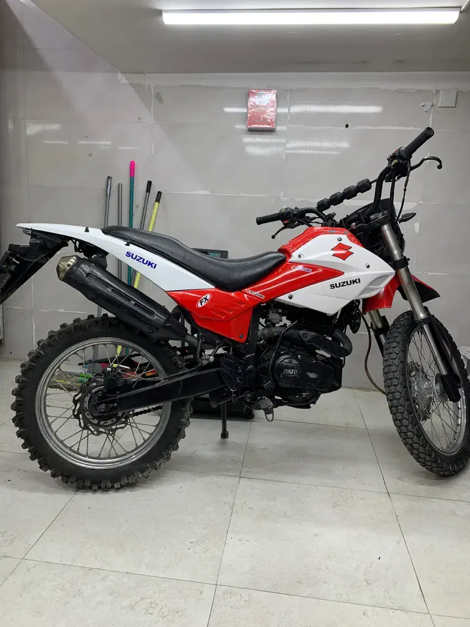 موتور|موتورسیکلت|هشتگرد, مدرس|دیوار