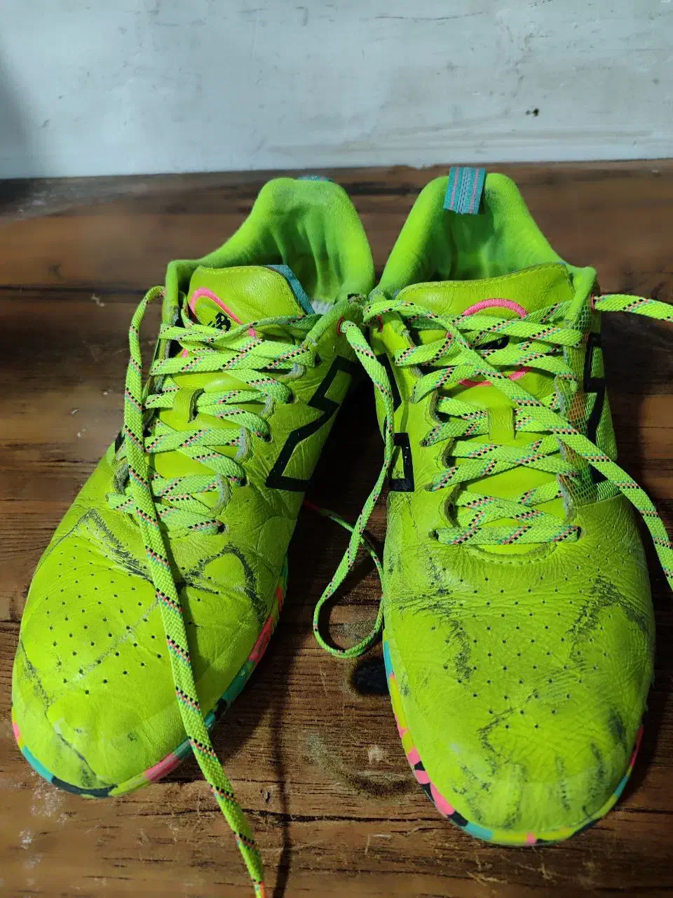 کفش فوتسال|کیف، کفش، کمربند|ساوه, |دیوار