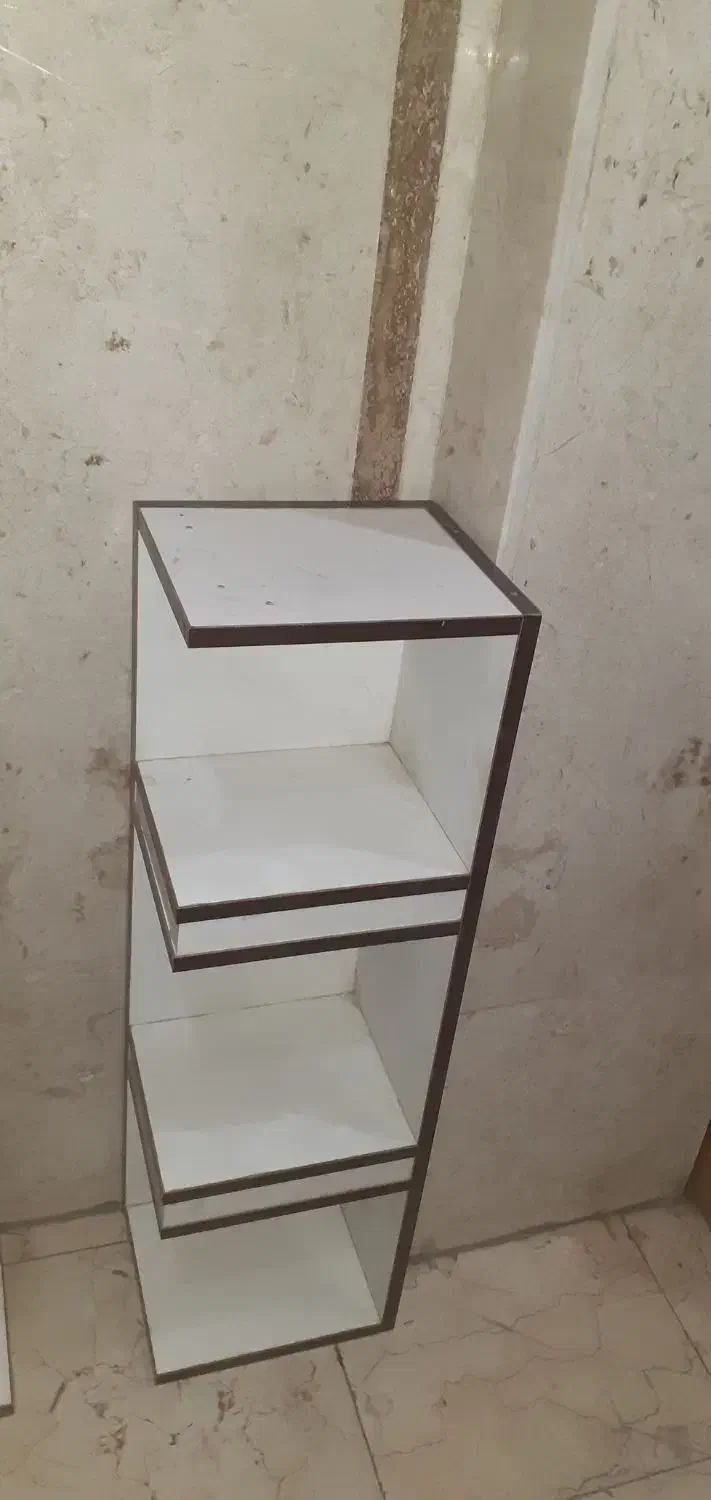 تعدادی شلف وتعدادی  دکوری  کابینت  ویخچال|کتابخانه، شلف، قفسه‌های دیواری|تهران, تهران‌نو|دیوار