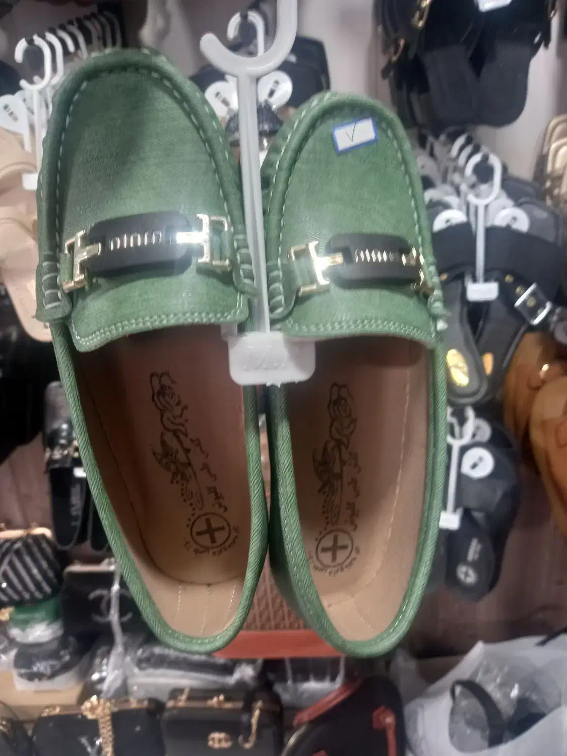 کفش|کیف، کفش، کمربند|اردبیل, |دیوار