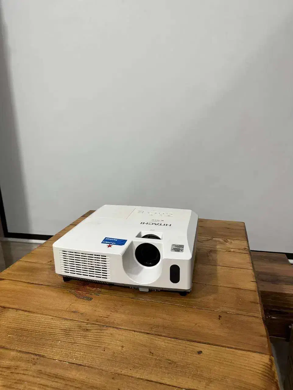 ویدیو پروژکتور هیتاچی اسپیکر قوی لامپ نو فابریک|تلویزیون و پروژکتور|شیراز, زرهی|دیوار