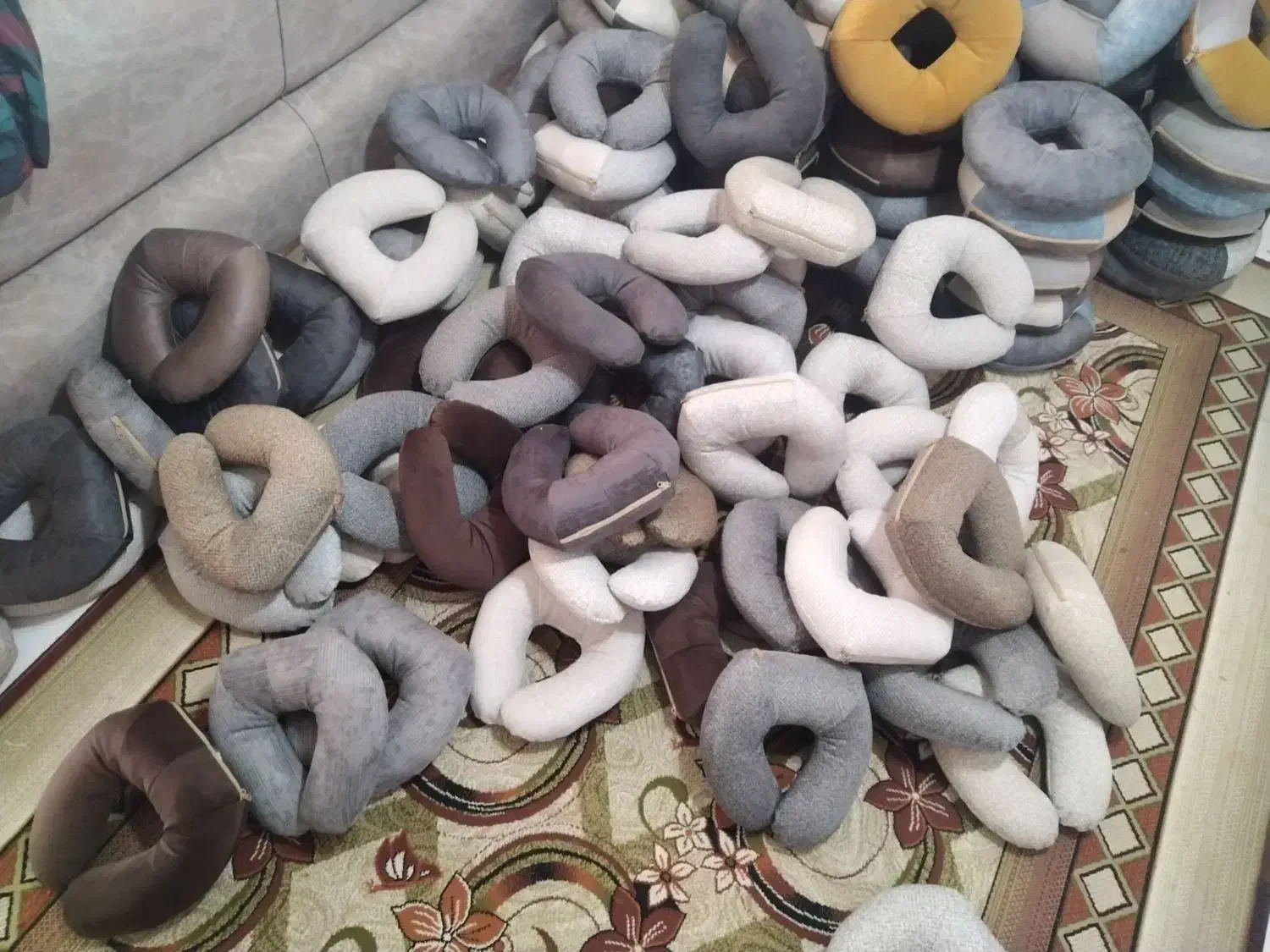 تولید نشیمن دوناتی وگردنی (نیکان)|رختخواب، بالش، پتو|مشهد, رده|دیوار