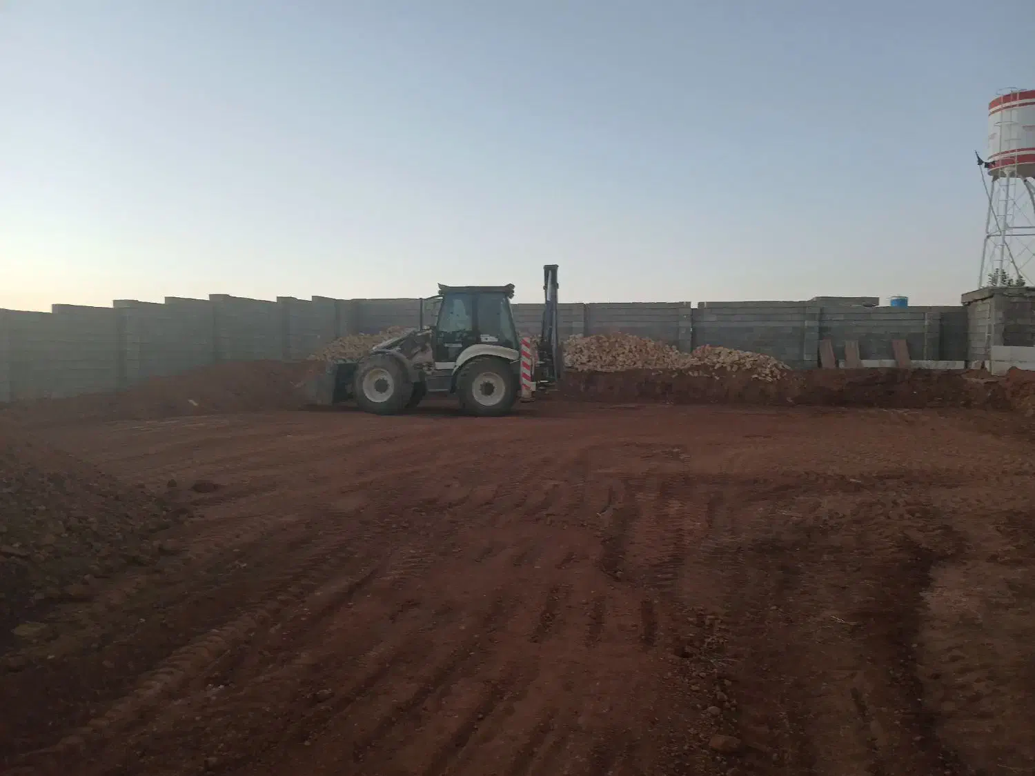 استاد کار بنا صفر تا صد با مصالح و کم ترین زمان|خدمات پیشه و مهارت|شیراز, شهرک گلها|دیوار