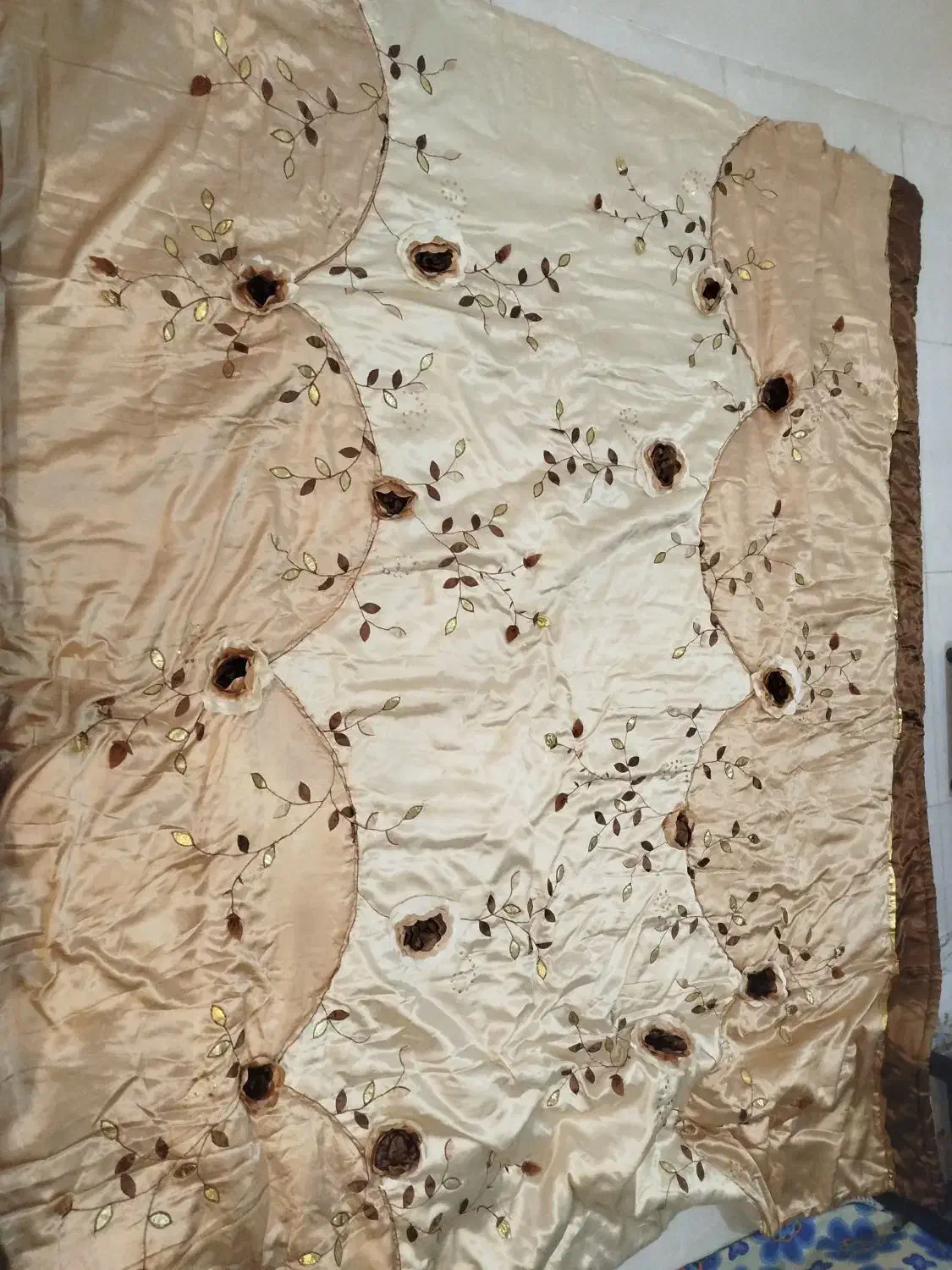 رو تختی|رختخواب، بالش، پتو|تبریز, |دیوار